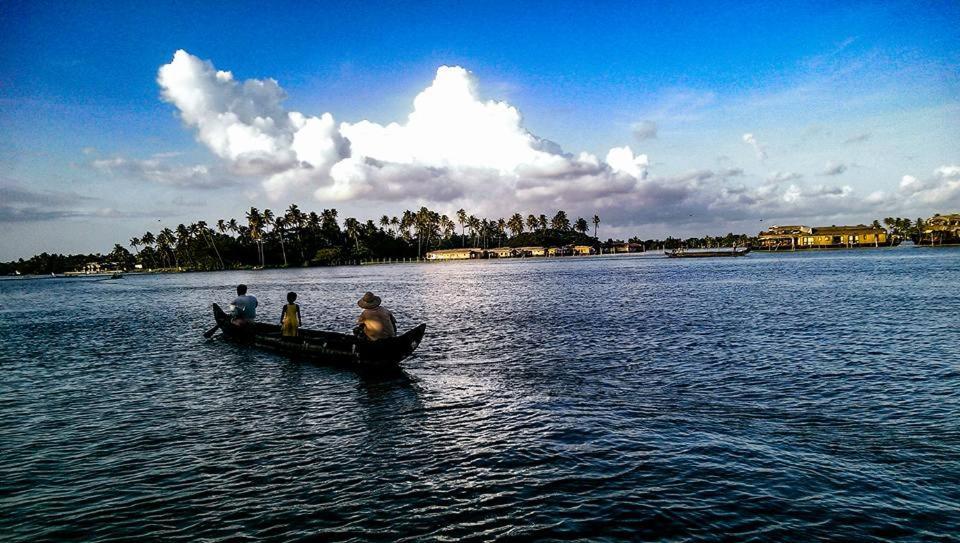 Golden Beach Home Stay Alappuzha Luaran gambar