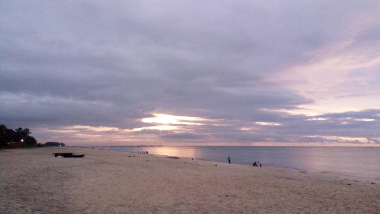 Golden Beach Home Stay Alappuzha Luaran gambar