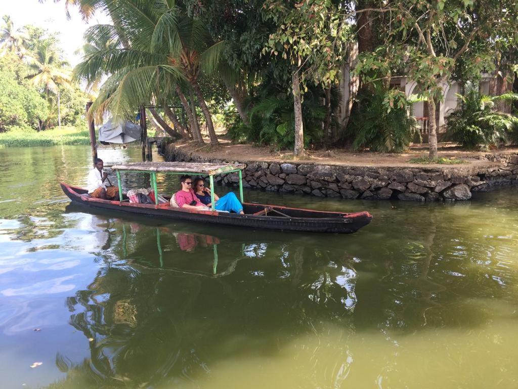Golden Beach Home Stay Alappuzha Luaran gambar
